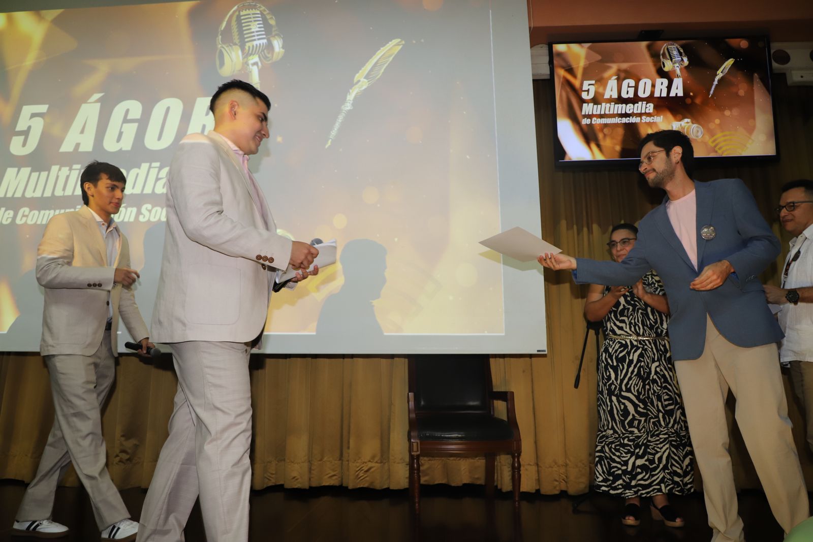 Reconocimiento al programa radial El Córner