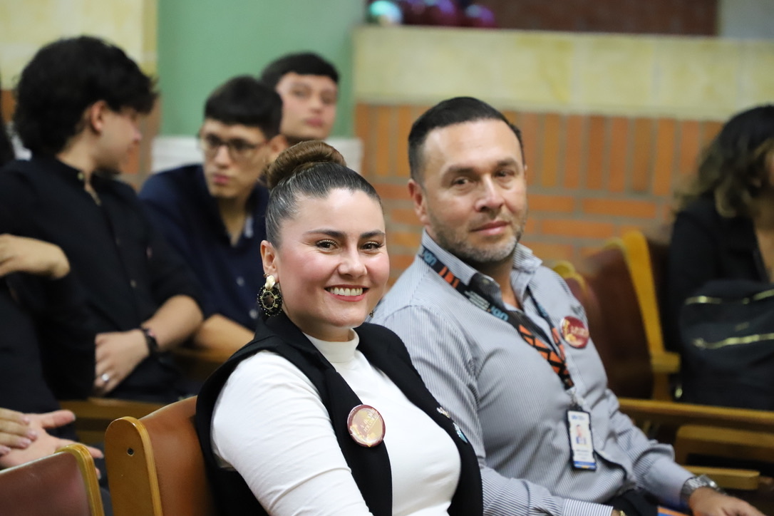 La entonces directora del programa Yenny Paola Palacio Álvarez y el rector, ingeniero Jairo Augusto Castro Castro