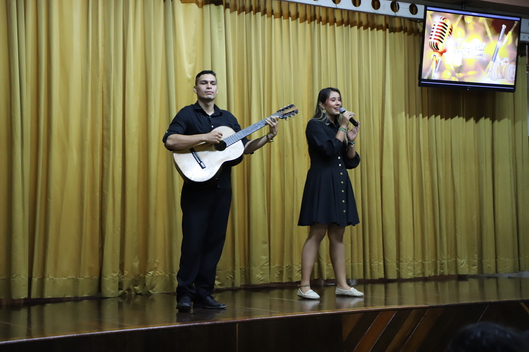 Presentación musical a cargo de la estudiante Sophia Velandia