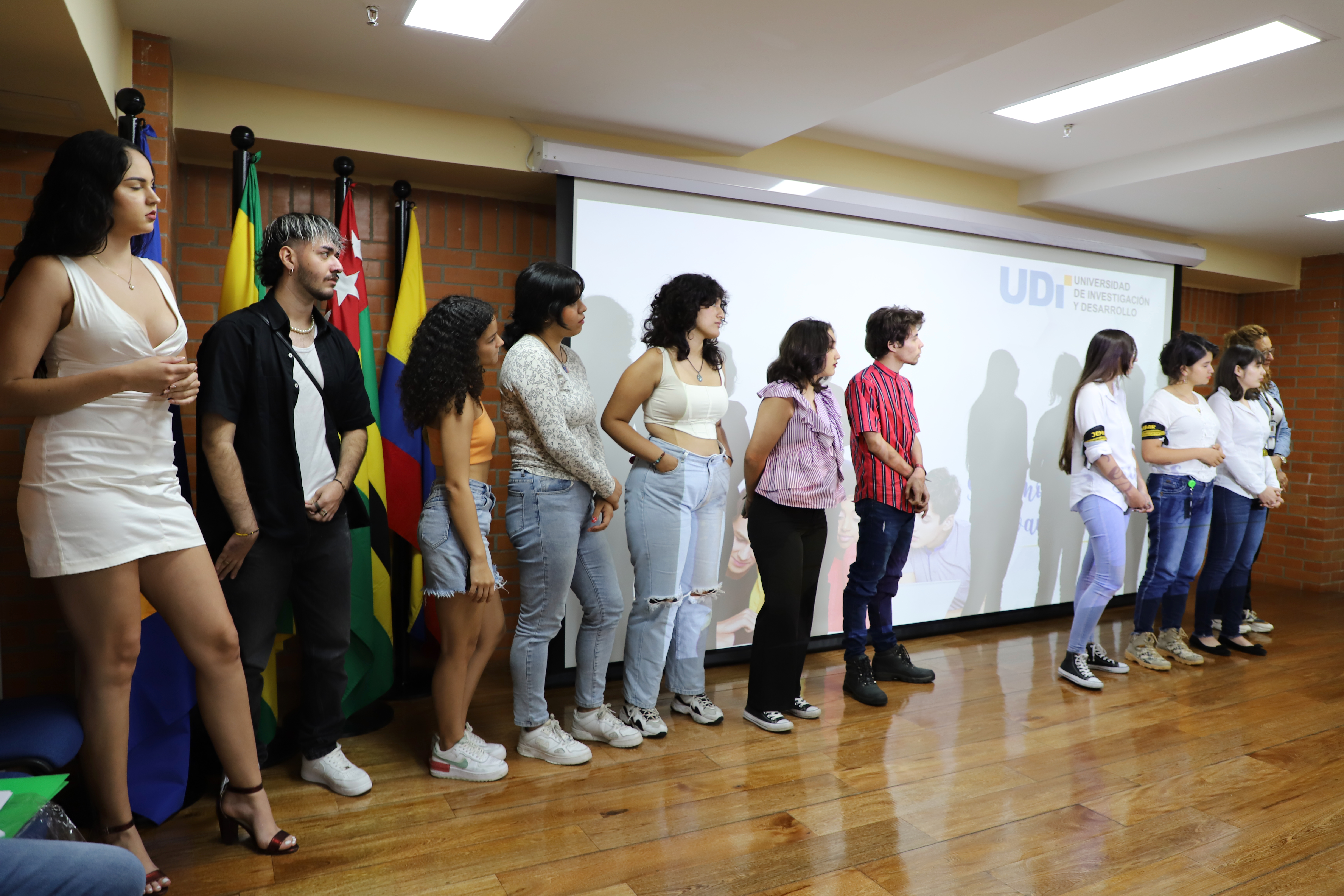 Estudiantes y docentes del semillero de investigación JEMABAR